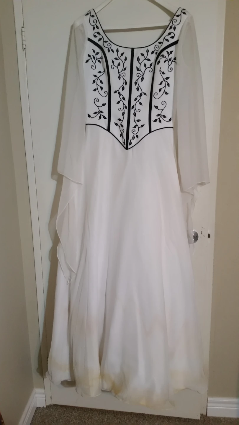 White and Black Embroidered wedding Gown - photo 2