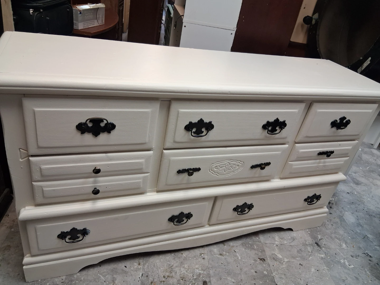 Cream 7-Drawer Dresser - photo 3