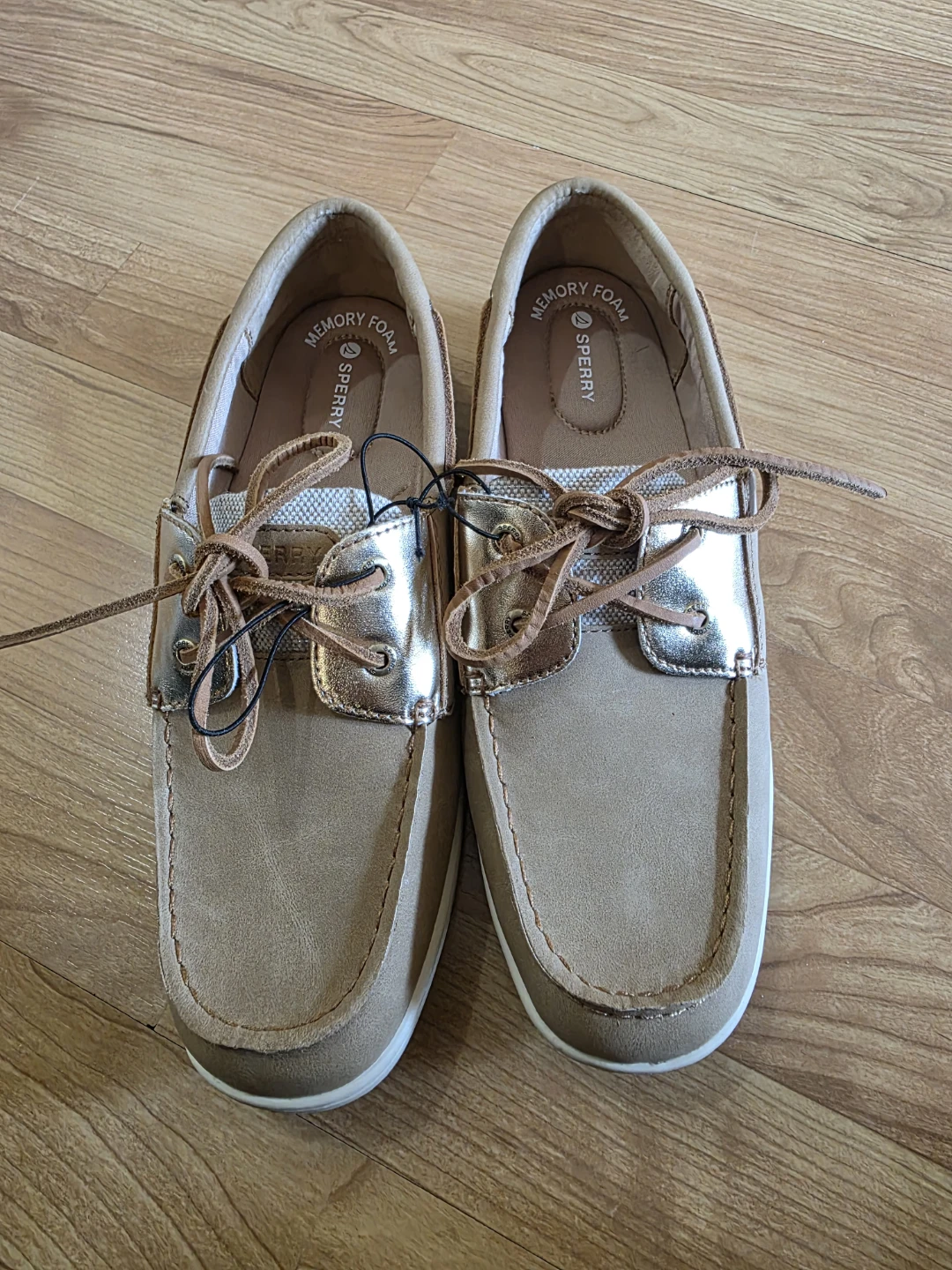 Brand New Women's Sperry Boat Shoes with memory foam  - Size 9.5