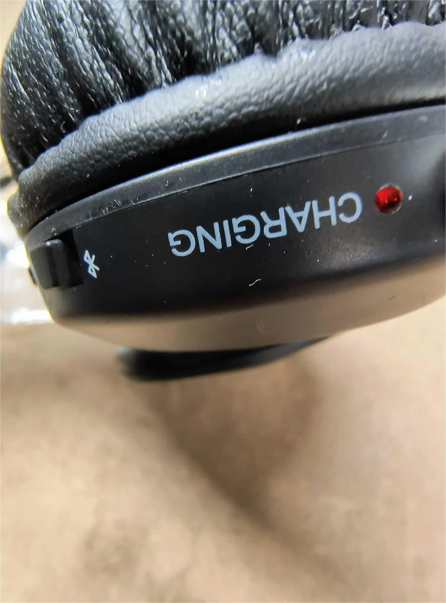 Wireless Headphones with Audio Transmitter - photo 5