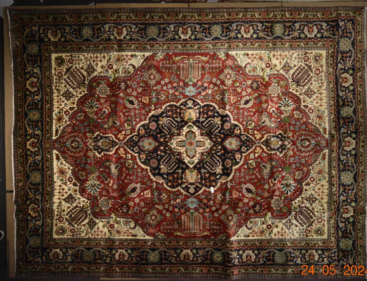 Rare Tabriz masterpiece – deep red medallion, hand-knotted - photo 3