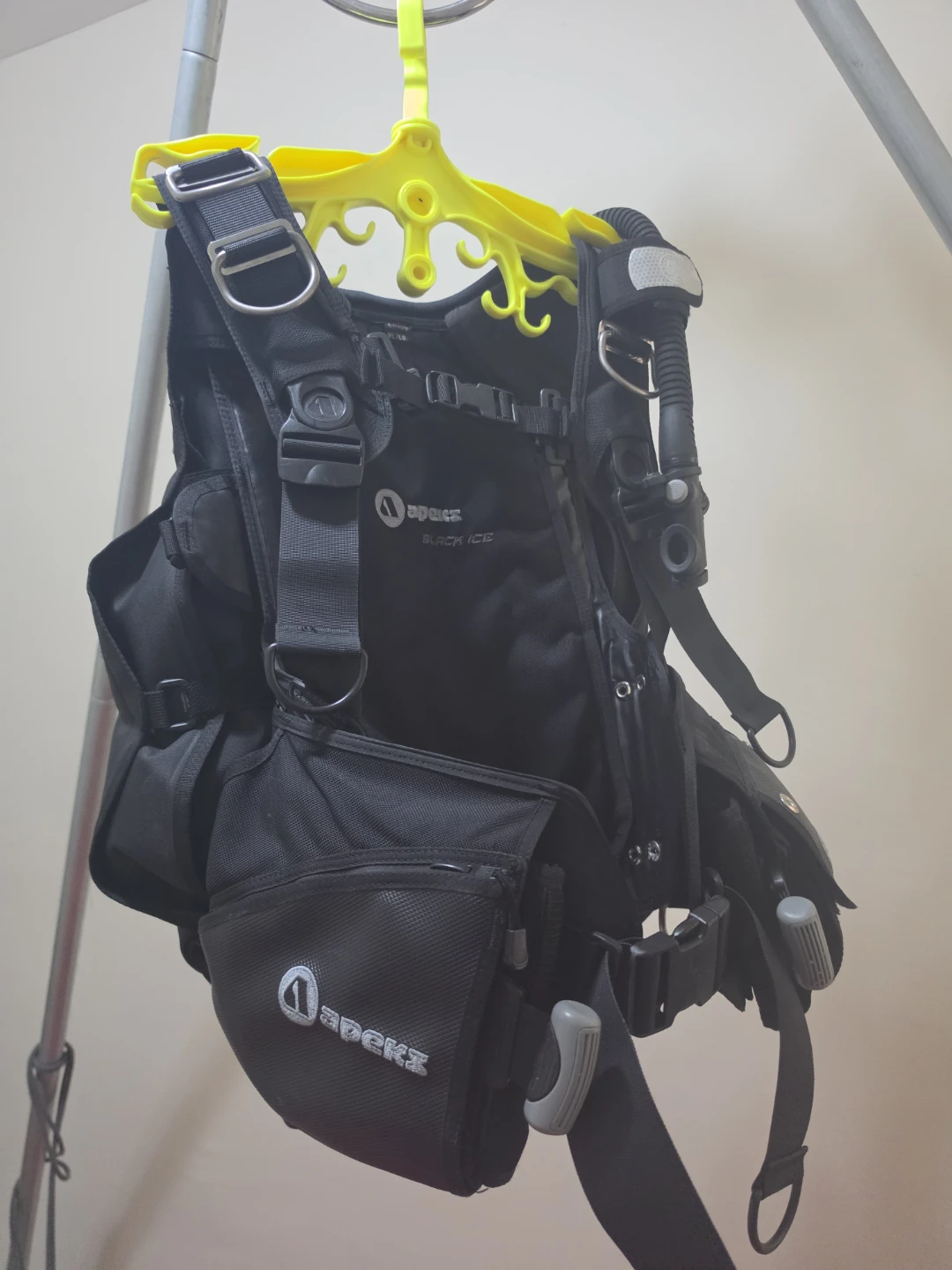 Apeks Black Ice BCD