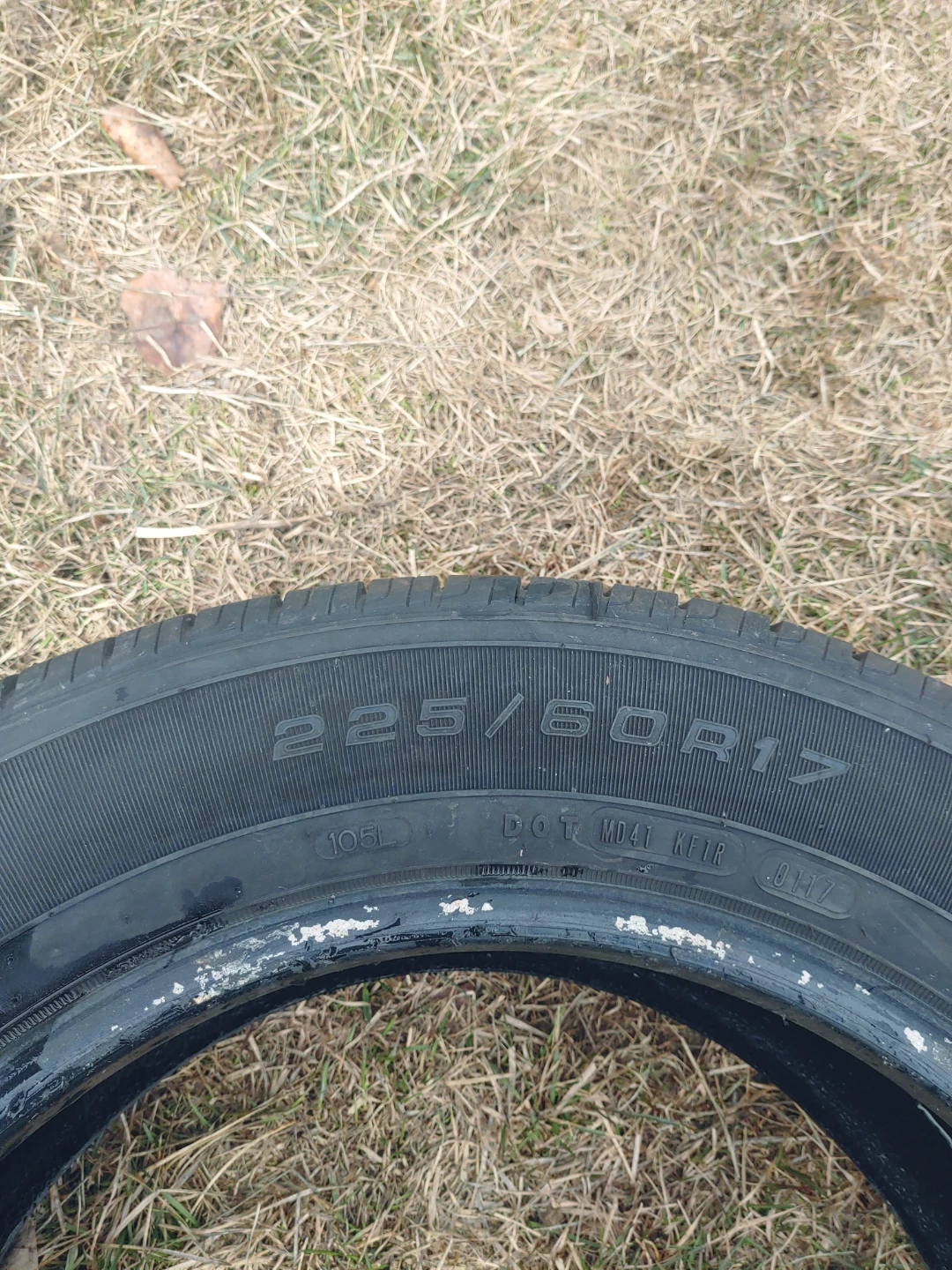 Goodyear Viva 3 All-Season Tire 225/60R17 - photo 2