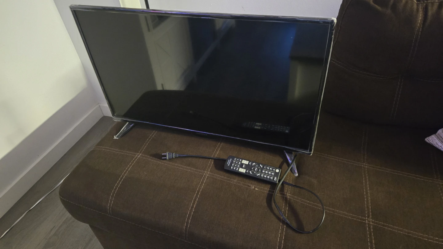 Insignia 28.5"Length by 18.5"Height TV
