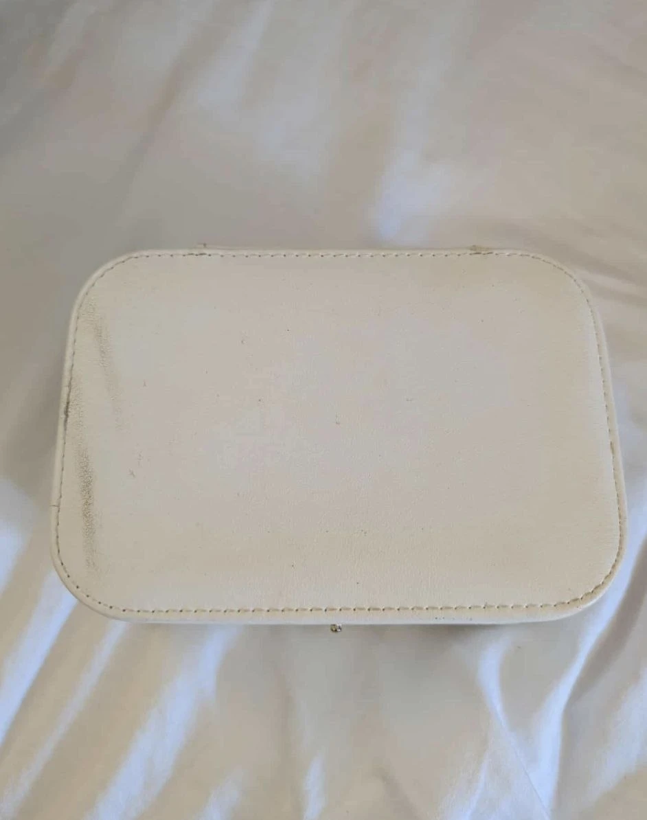 Vlando White Jewelry Box with Rings - photo 4