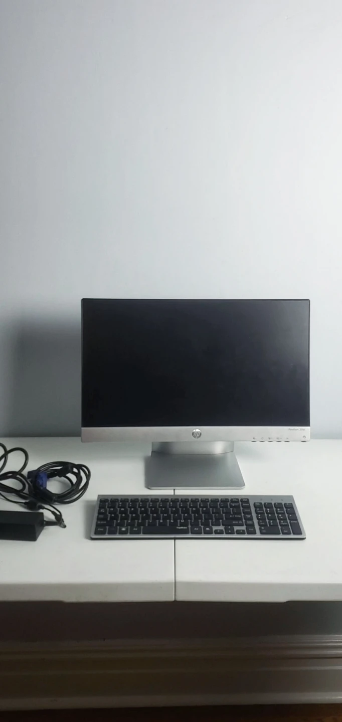 HP Pavilion 20xi Monitor with Keyboard and Power Adapter