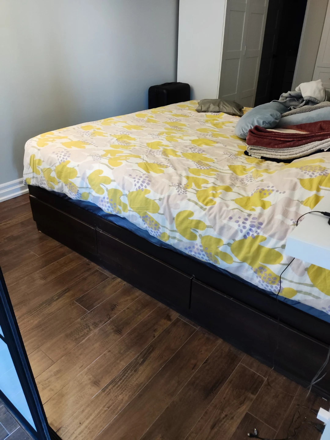 King Platform Bed Frame with 6 Drawers - photo 3