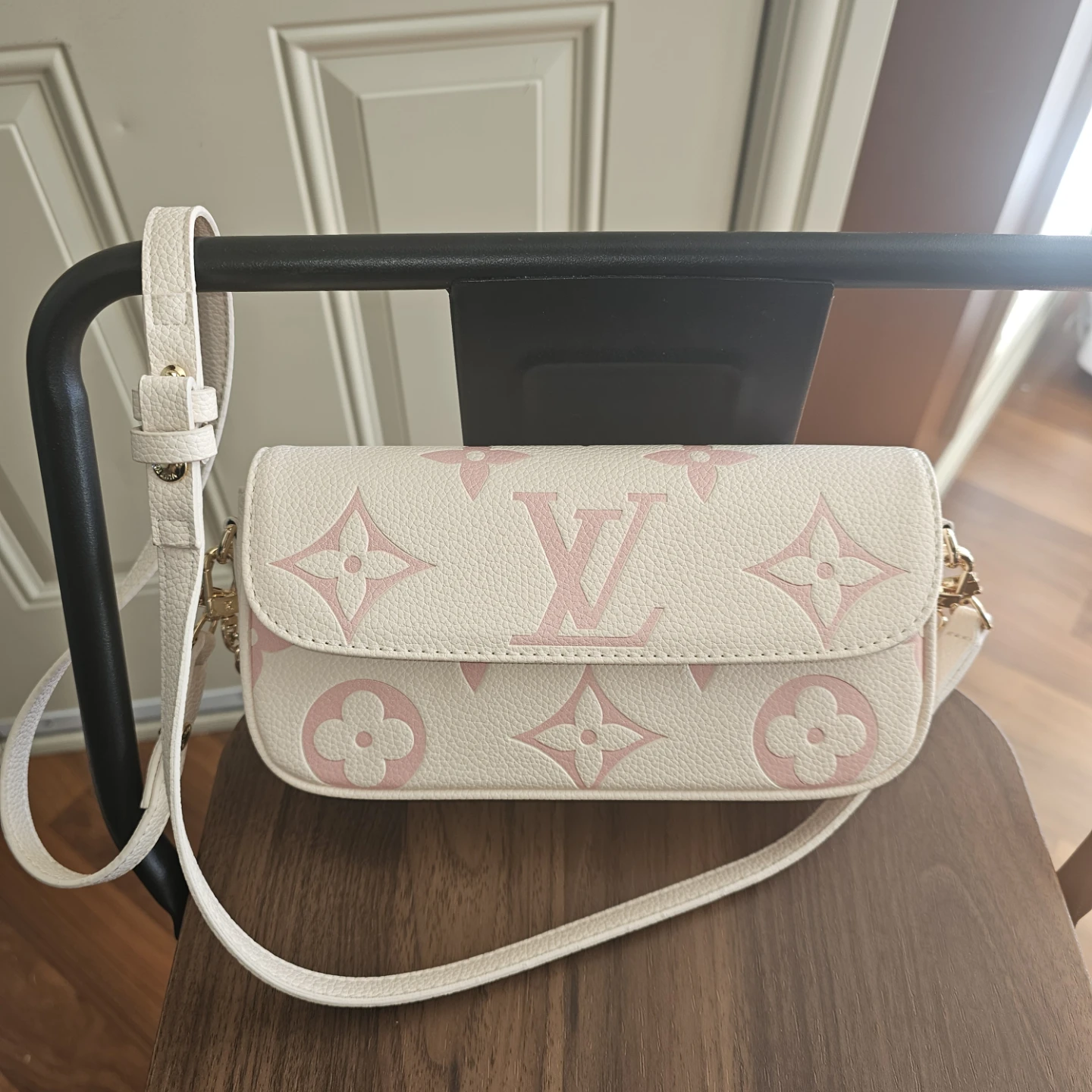Louis Vuitton White & Pink Monogram Pochette