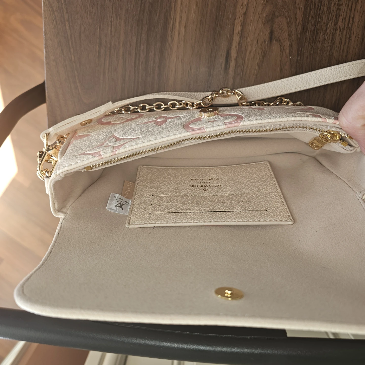 Louis Vuitton White & Pink Monogram Pochette - photo 2