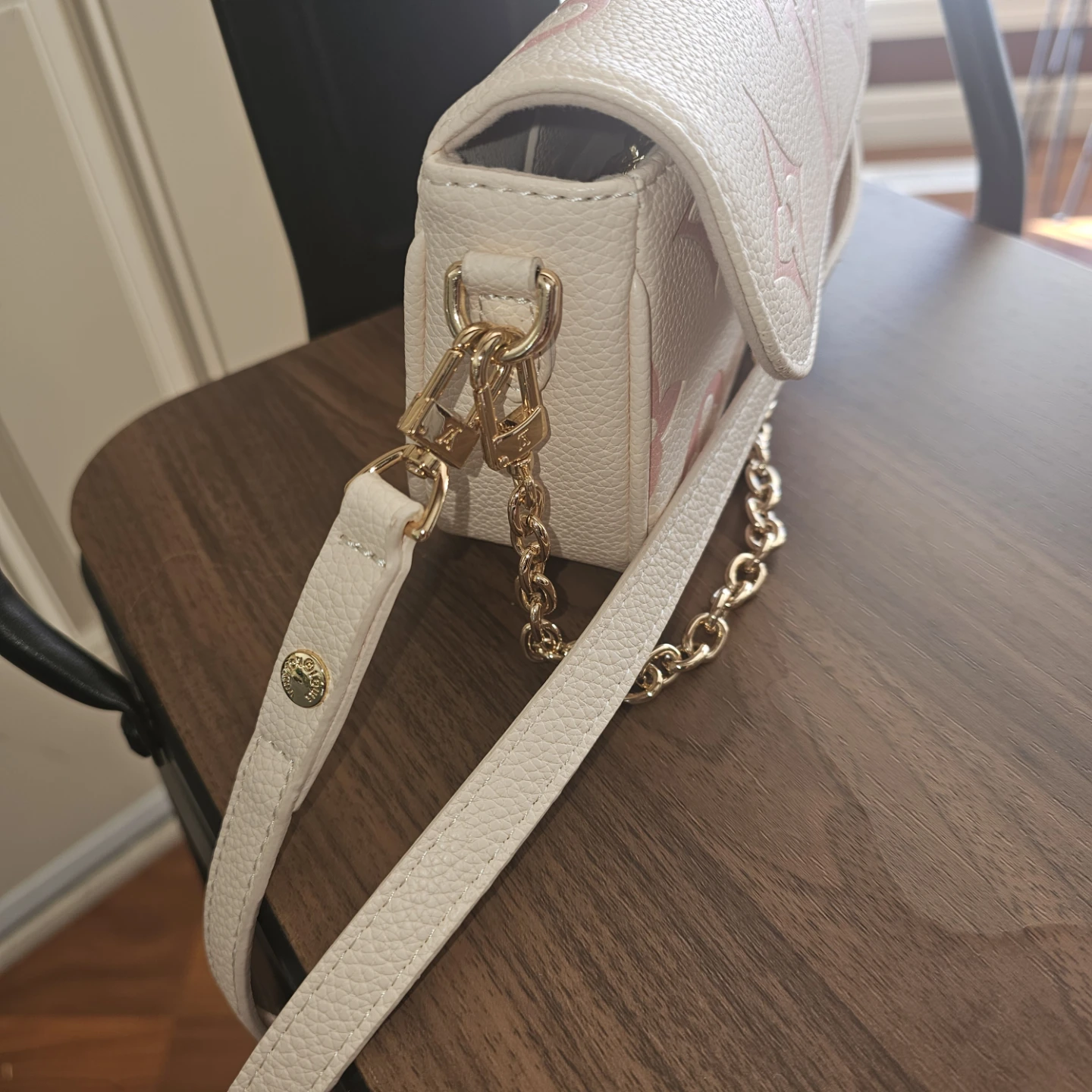 Louis Vuitton White & Pink Monogram Pochette - photo 3