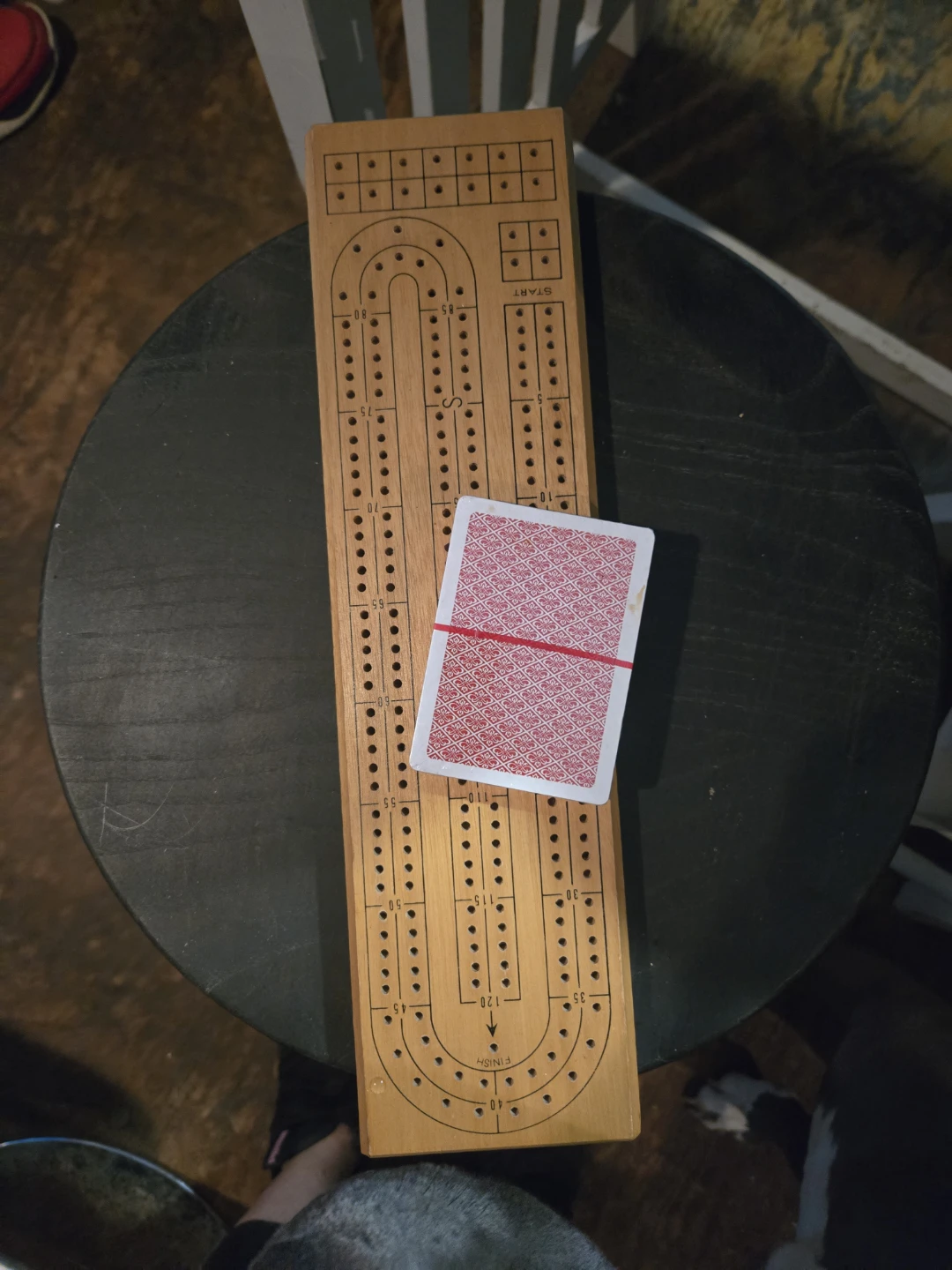 Wooden Cribbage Board with Deck of Cards