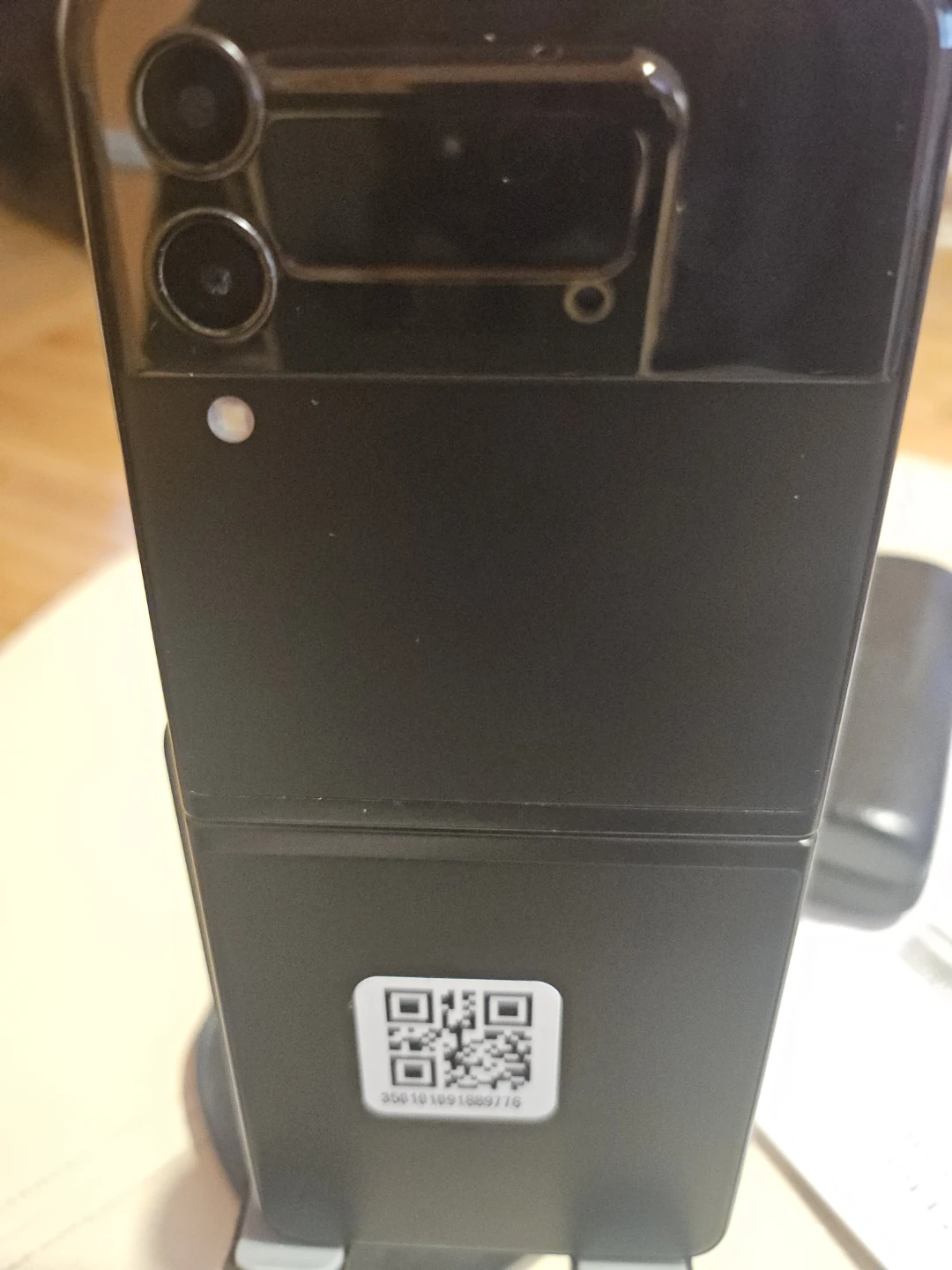 Samsung Galaxy Z Flip3 5G Smartphone - photo 2