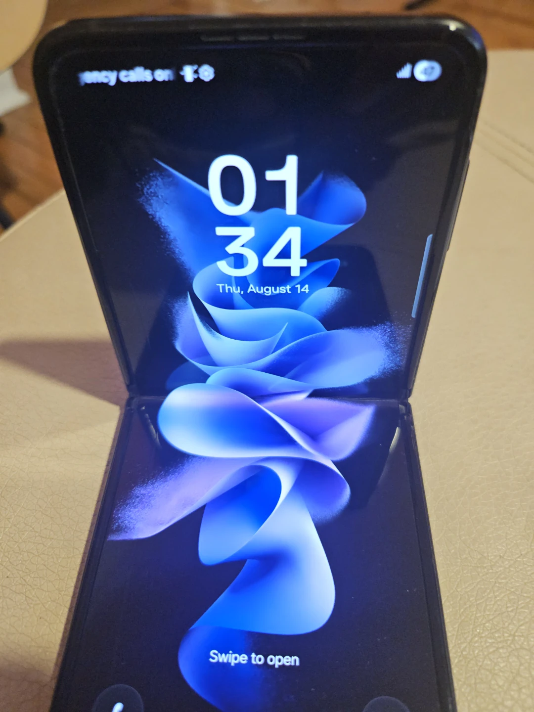 Samsung Galaxy Z Flip3 5G Smartphone - photo 3