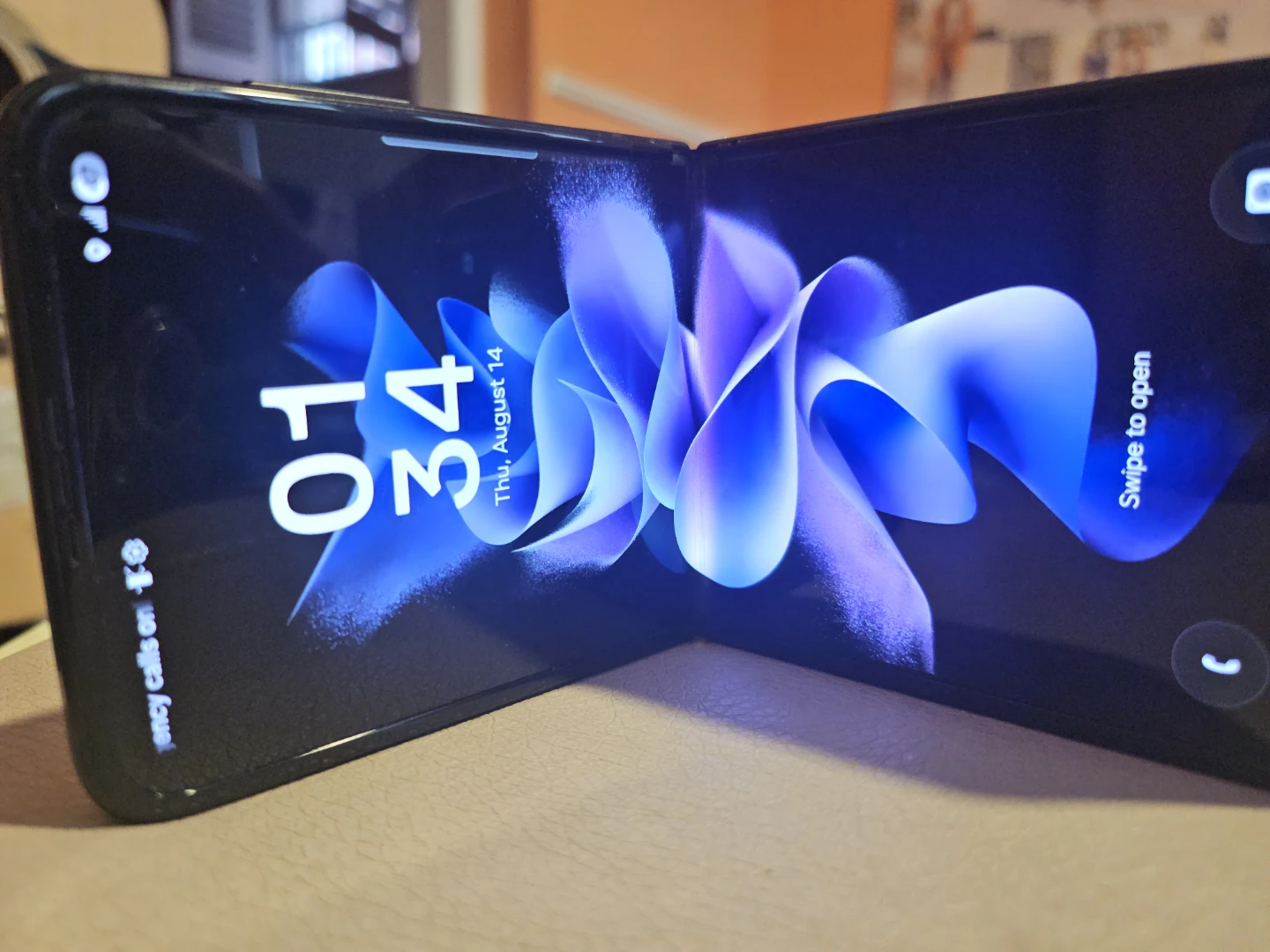 Samsung Galaxy Z Flip3 5G Smartphone - photo 4