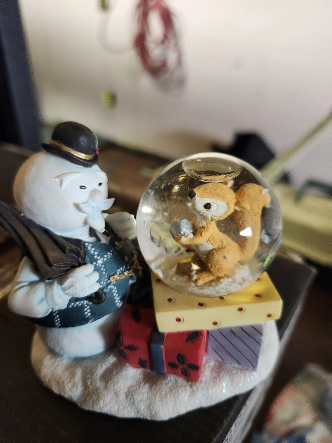 Snowman and Squirrel Snow Globe - photo 2