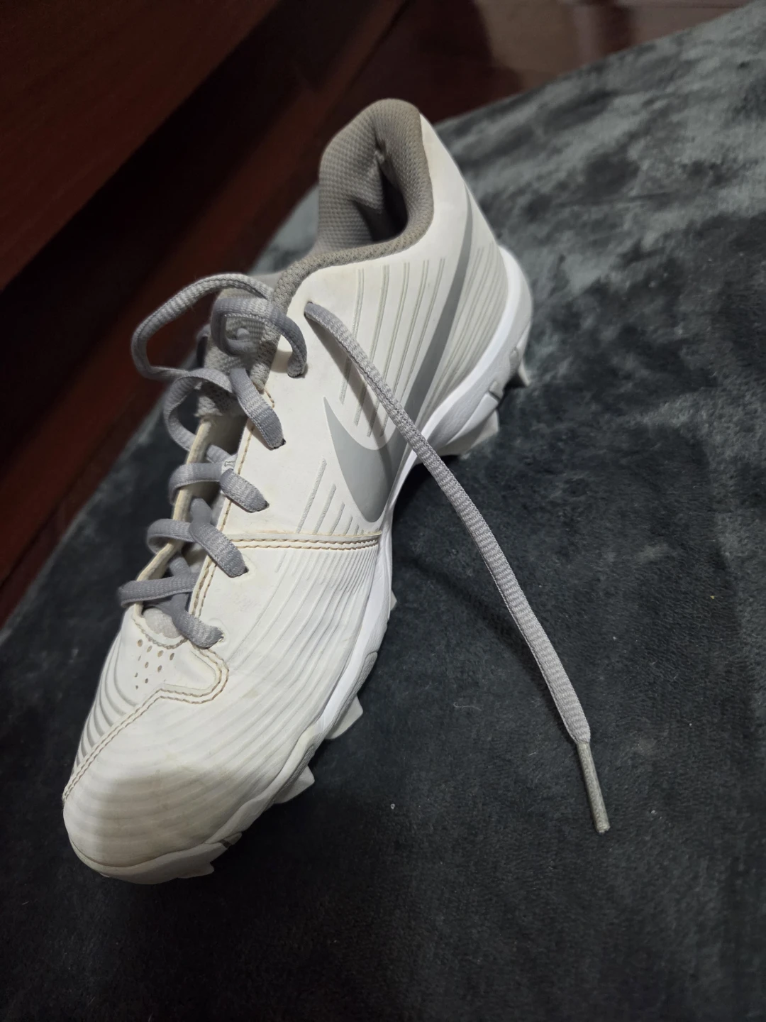 Nike White Baseball Cleats (Nike fastflex)kids 4.5 size - photo 3
