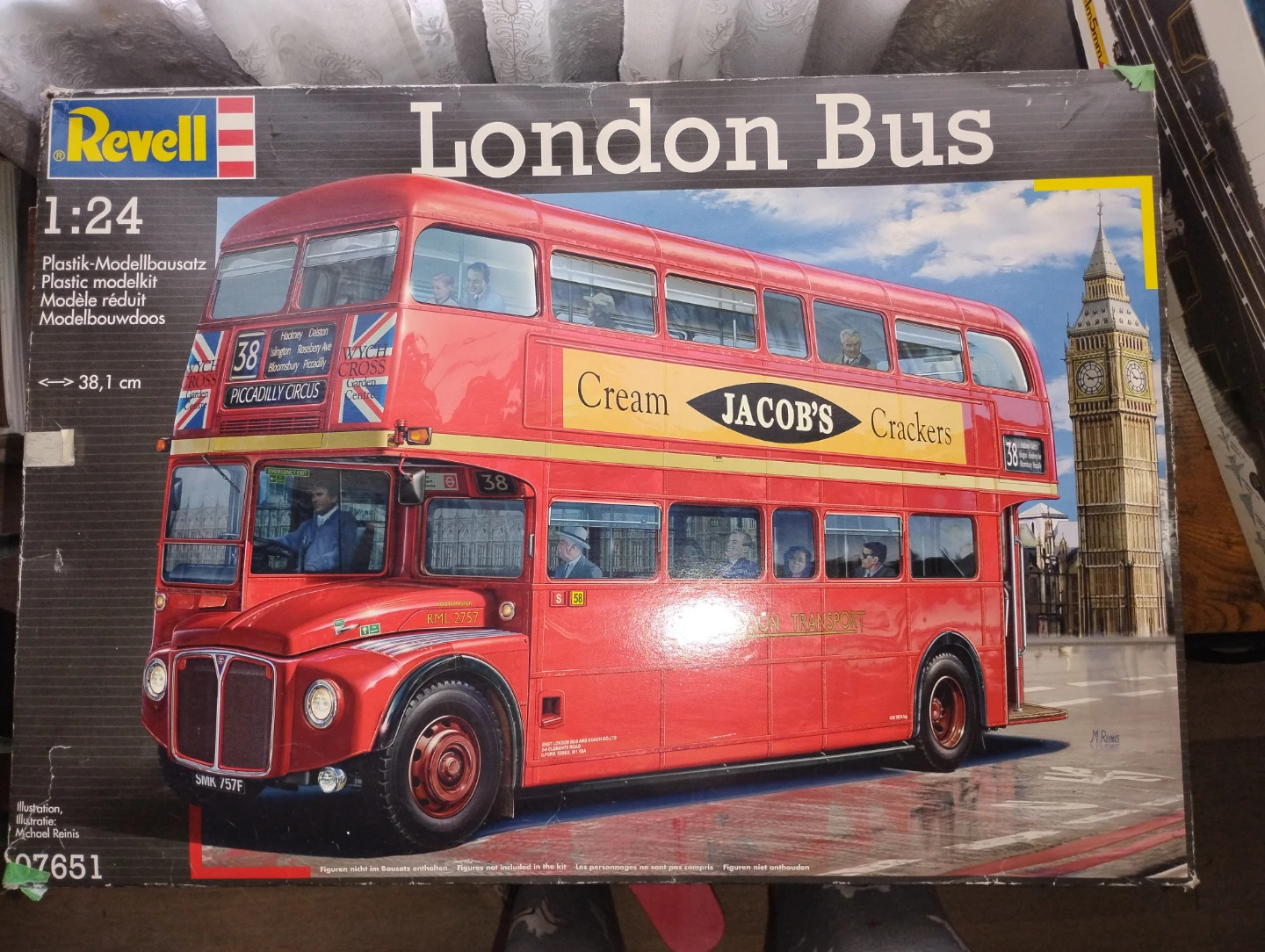 Revell London Bus 1:24 Plastic Model Kit