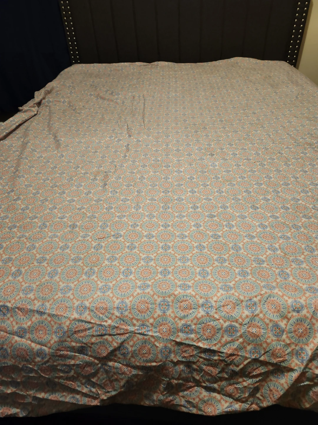 Queen size bed...has mattress...also dresser and tv stand - photo 3