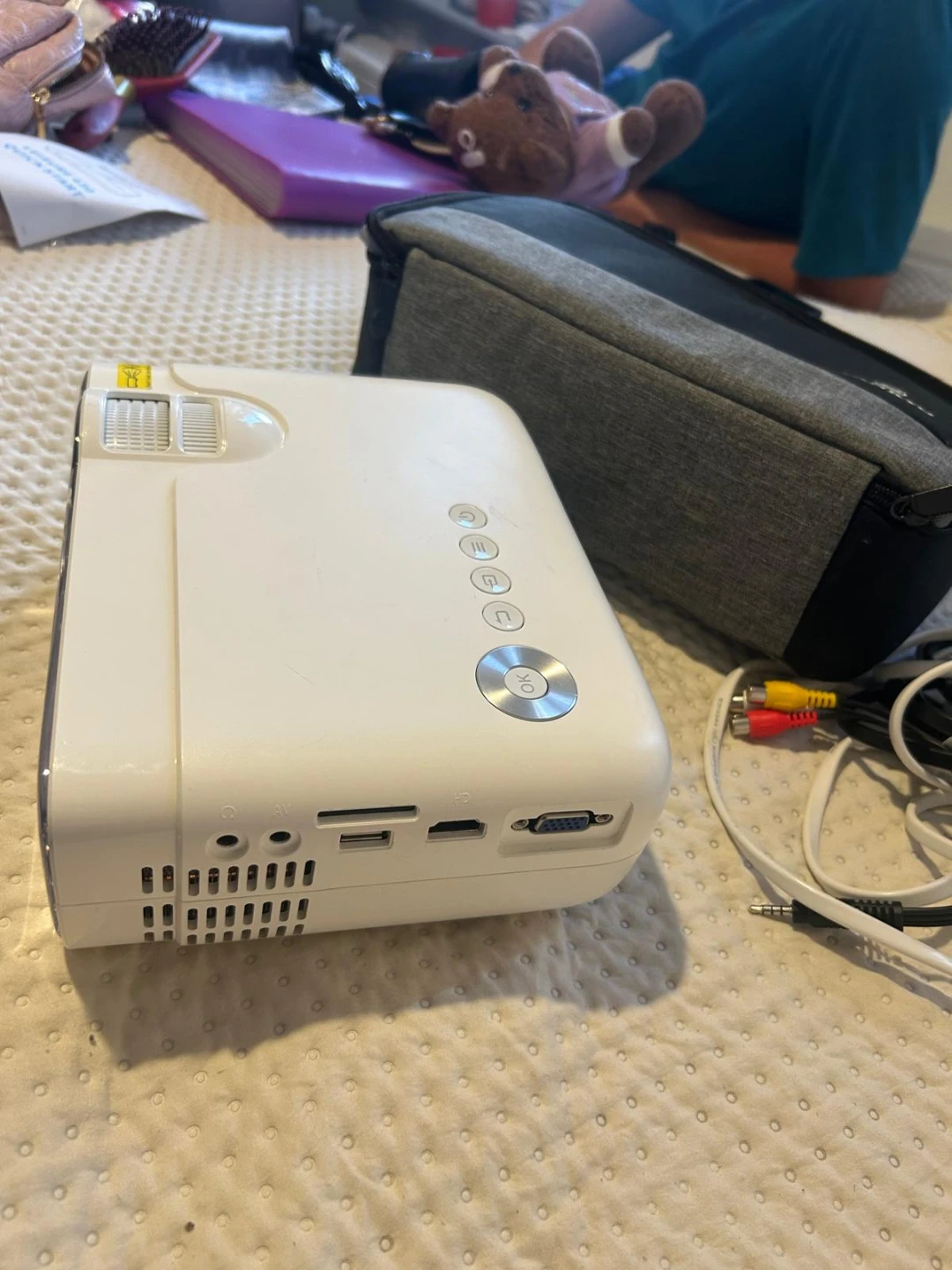 VANKYO Portable Projector with Carrying Case