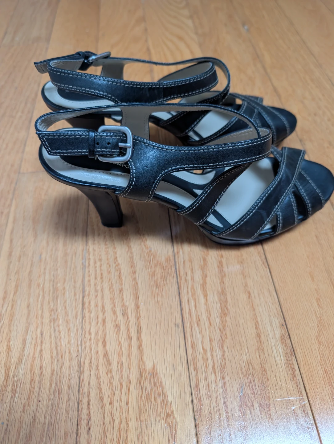 Naturalizer Black Leather Heeled Sandals Size 8 - photo 2