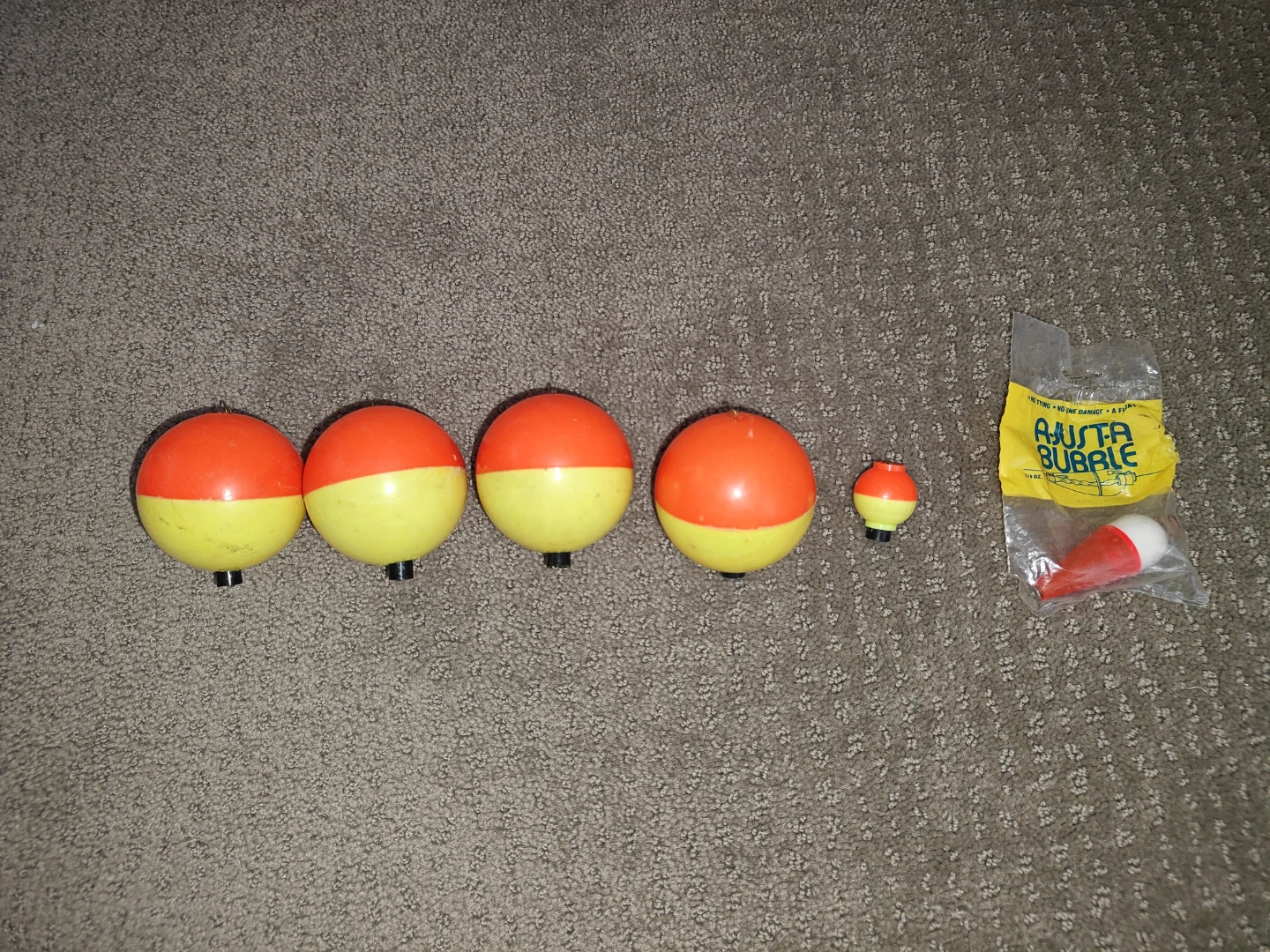 5 Snap-On Fishing Bobbers Floats & Adjust-A-Bubble