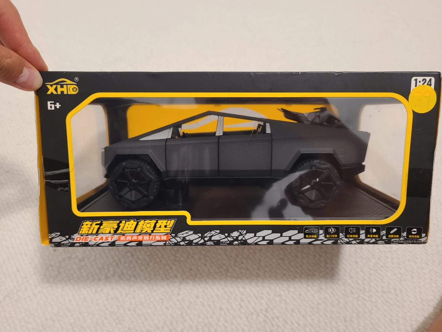 XH 1:24 Die-Cast Tesla Cybertruck Toy Truck