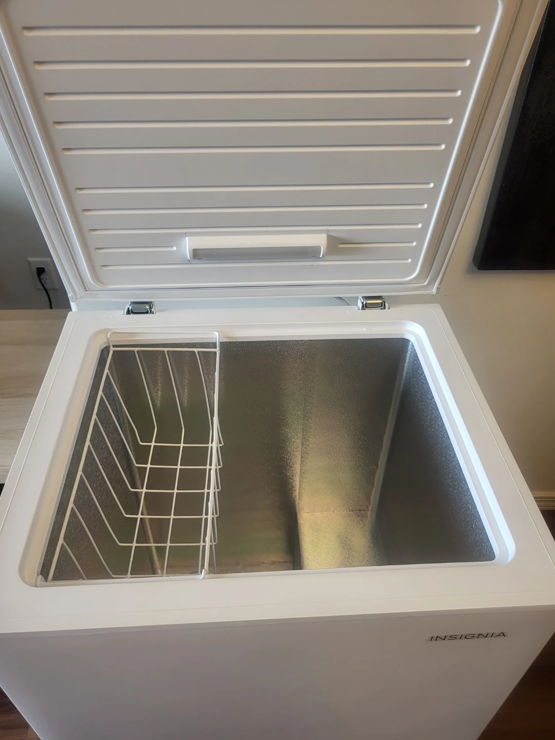 Insignia Chest Freezer - photo 2