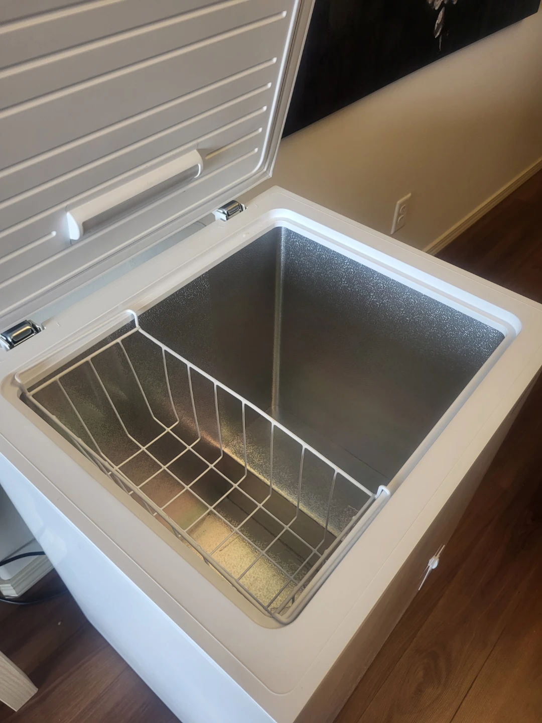 Insignia Chest Freezer - photo 3