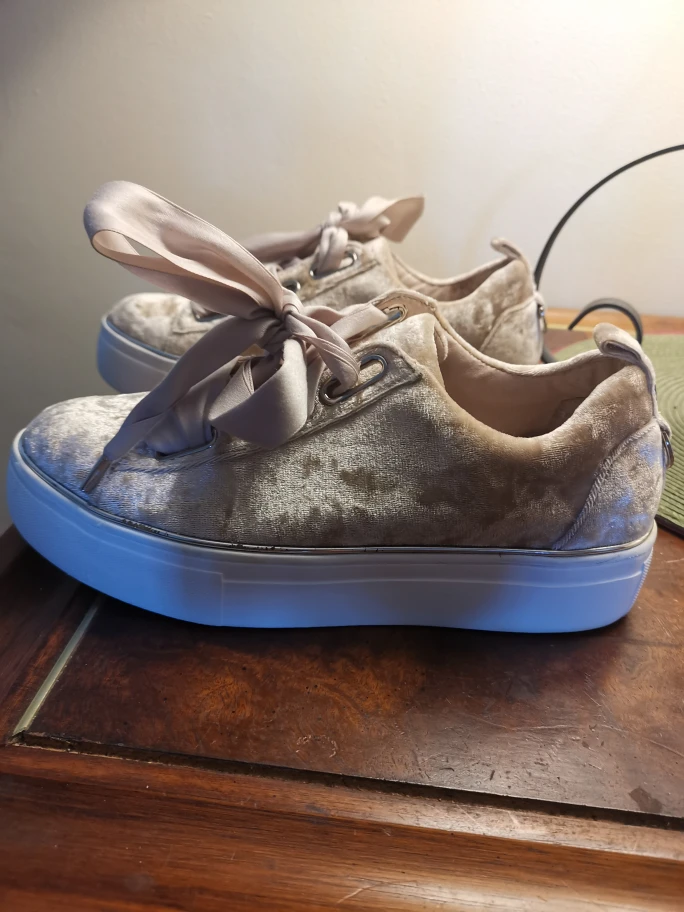 The Wishbone Poe Velour Sneakers - photo 4