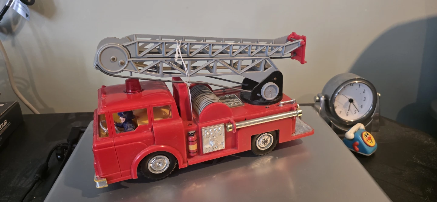 VINTAGE MARX FIRE TRUCK 60'S - photo 2