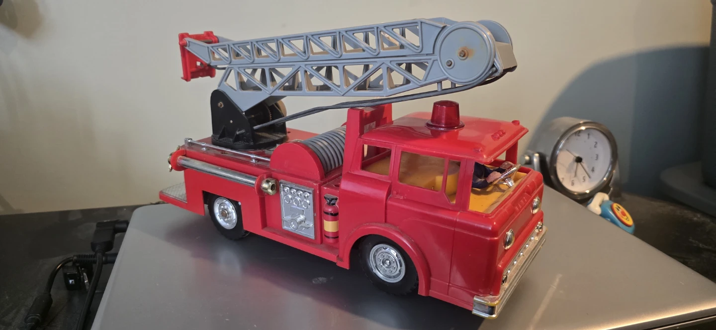 VINTAGE MARX FIRE TRUCK 60'S - photo 4