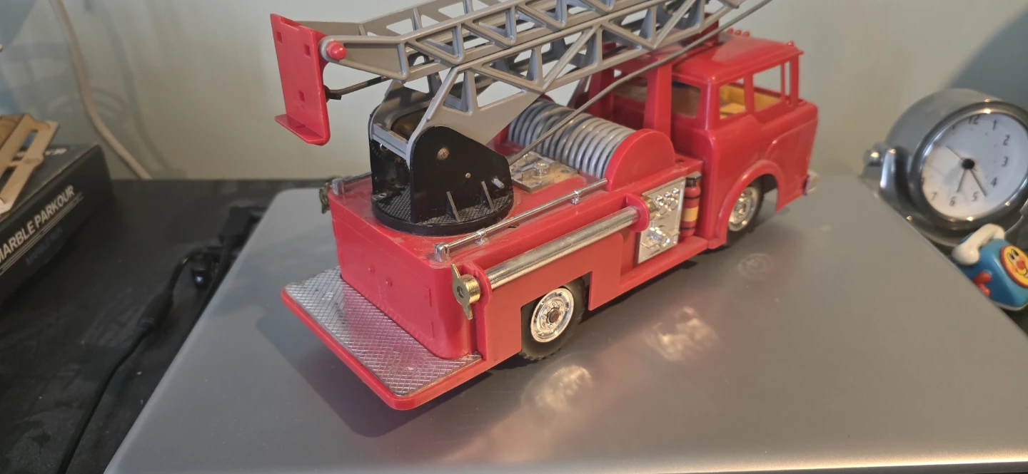 VINTAGE MARX FIRE TRUCK 60'S - photo 5