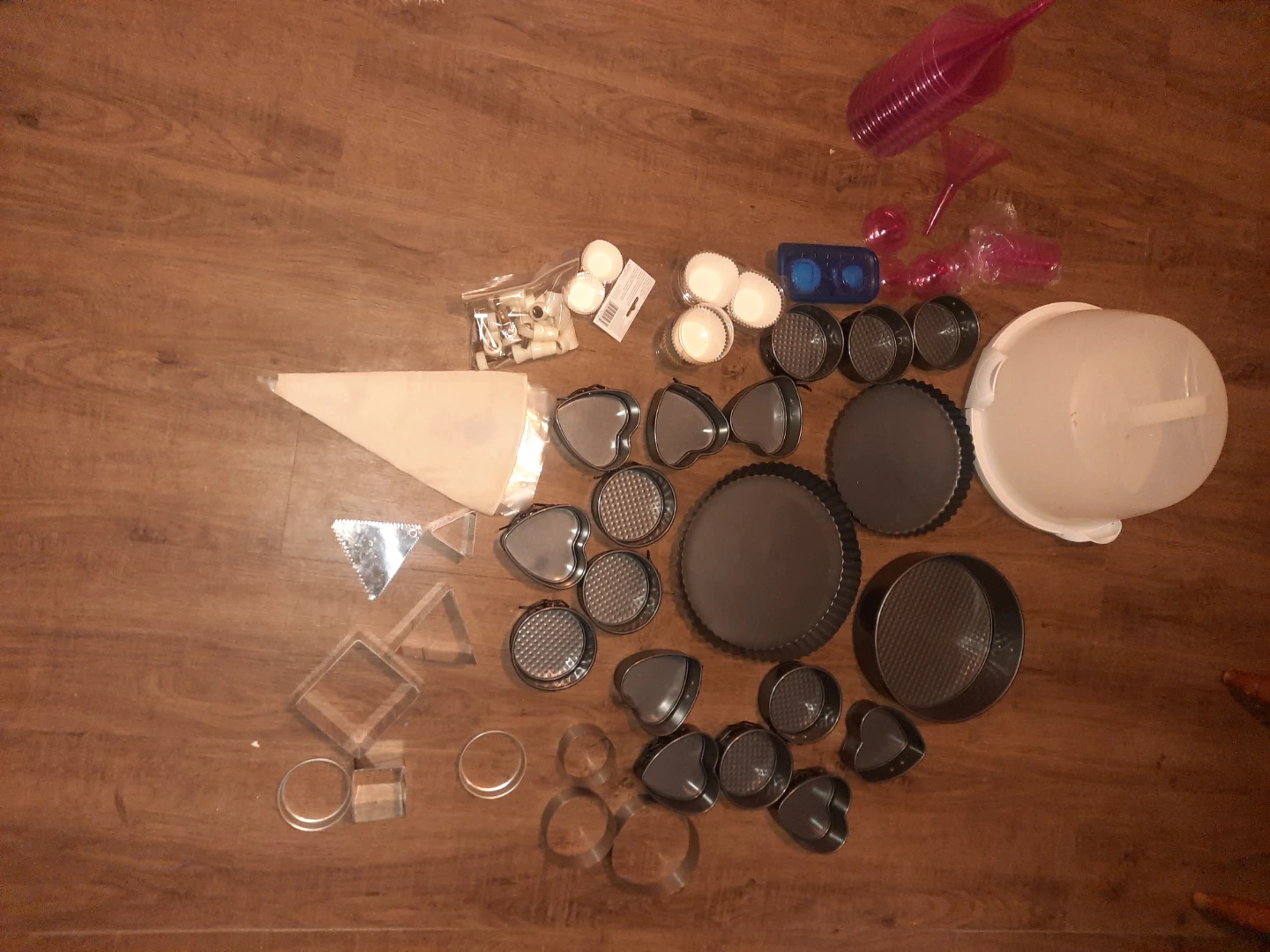 Baking Pan and Cookie Cutter Set - photo 2