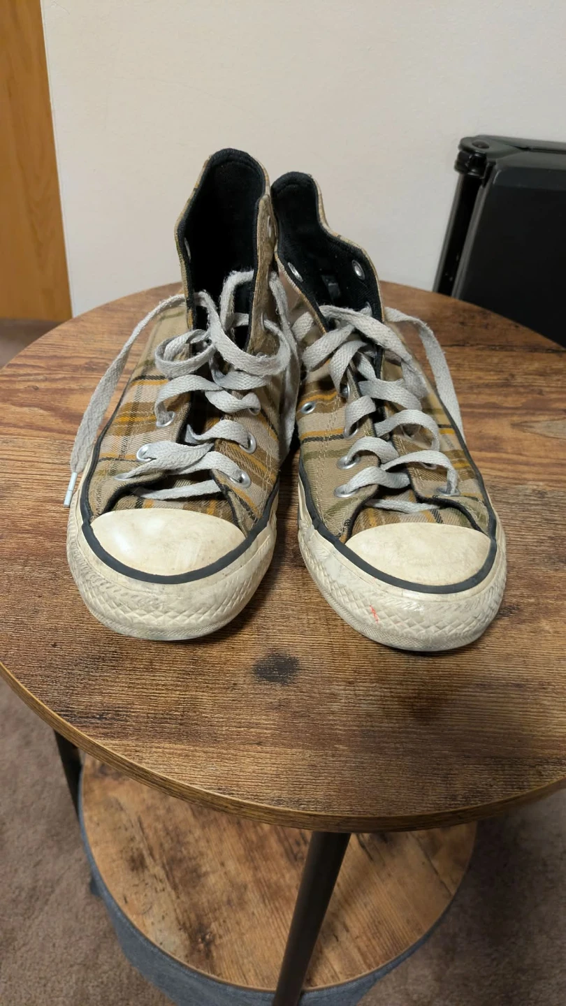 Chuck Taylors High Tops Size 6 - photo 2