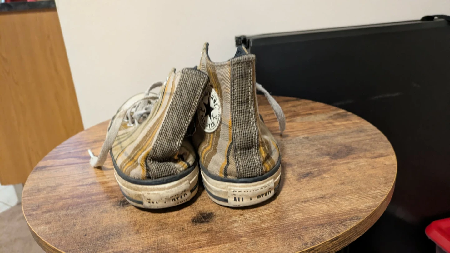 Chuck Taylors High Tops Size 6 - photo 4