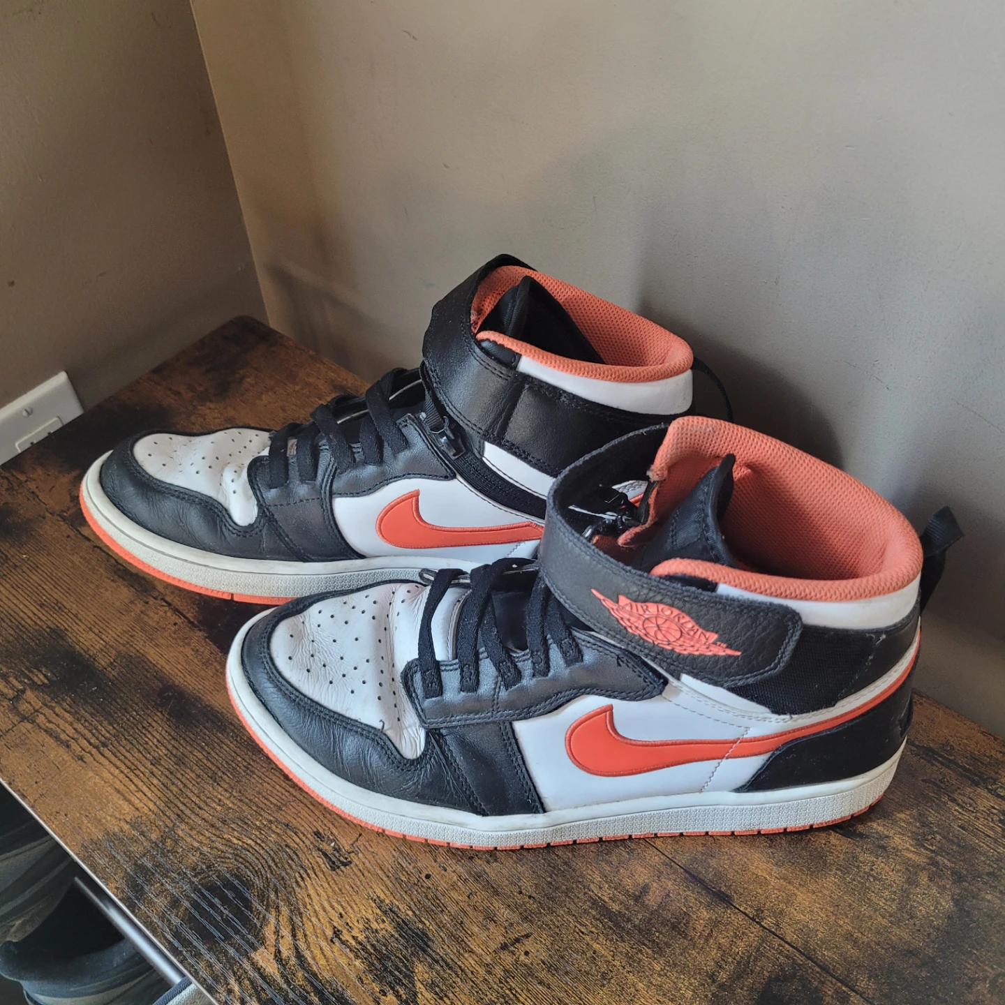 Air Jordan 1 Mid SE Shoes - photo 2