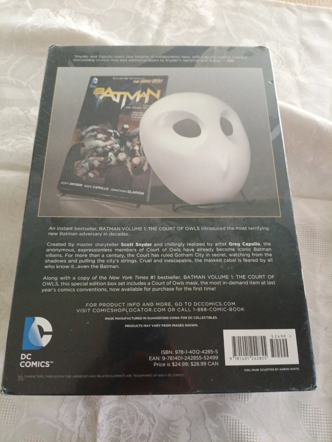 Batman The Court of Owls Book & Mask Set