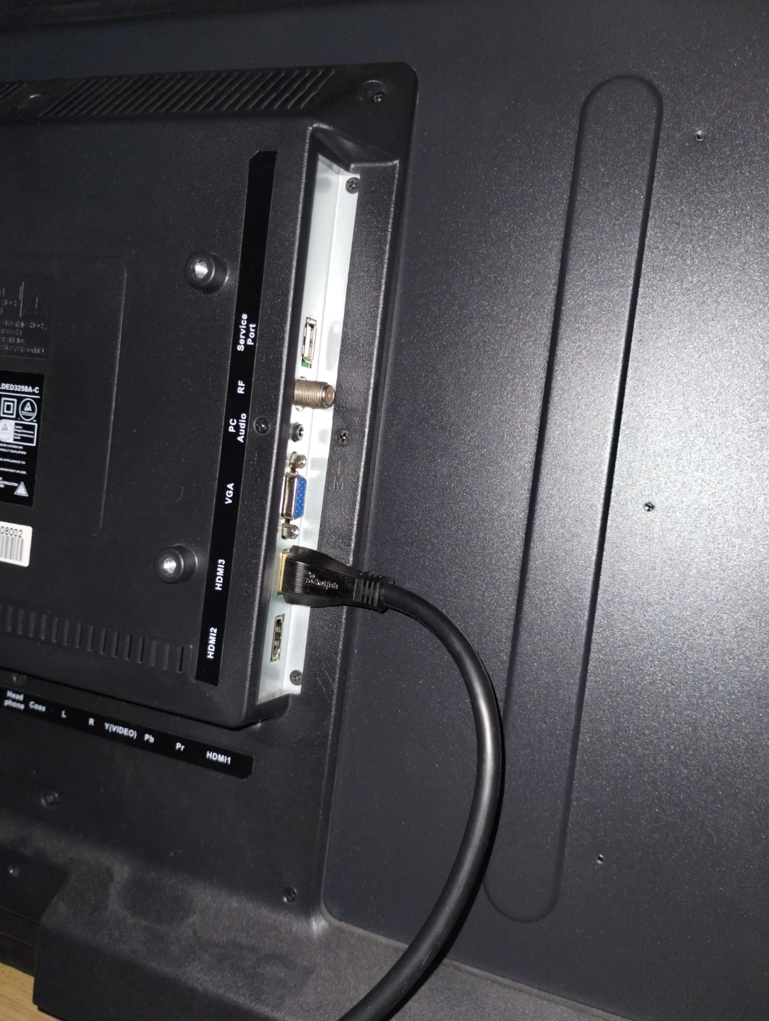 RCA 32" LED TV - photo 4