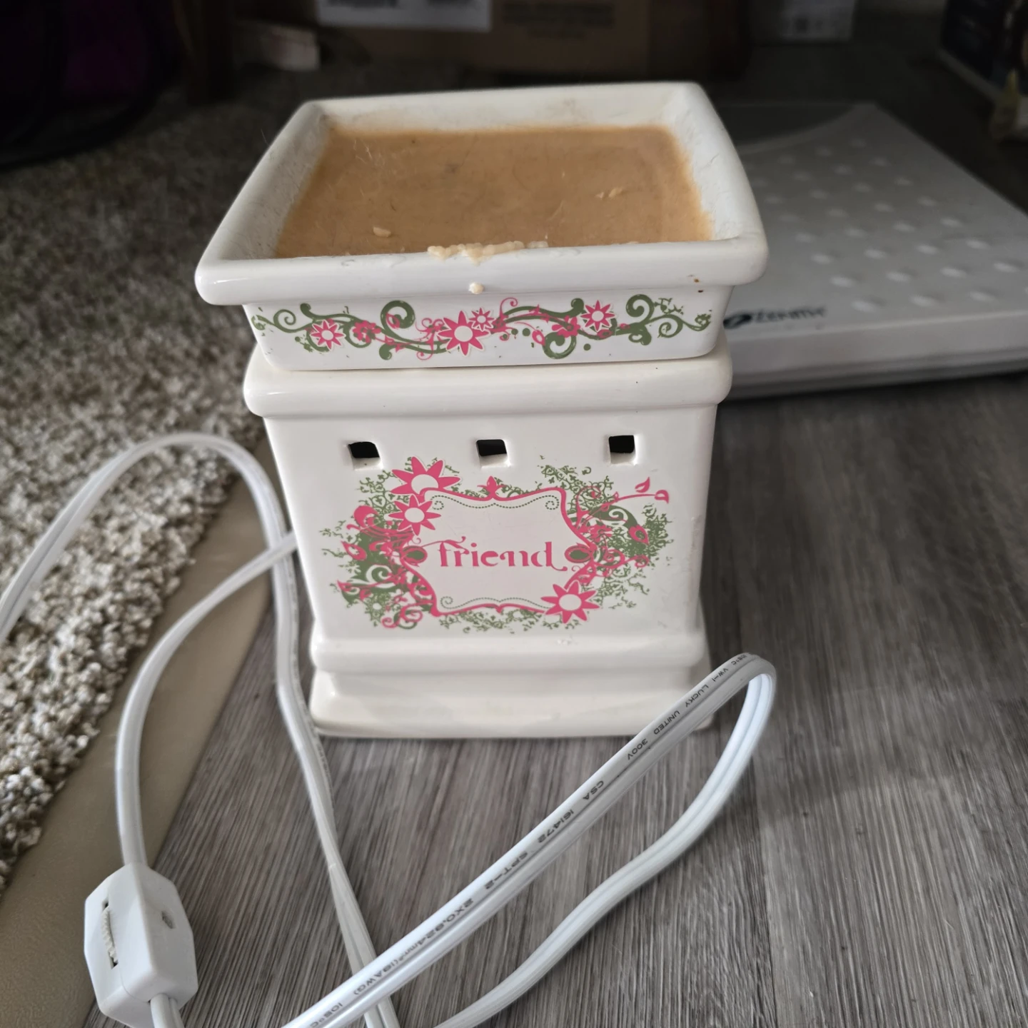 Ceramic Wax Melter with "Friend" Design