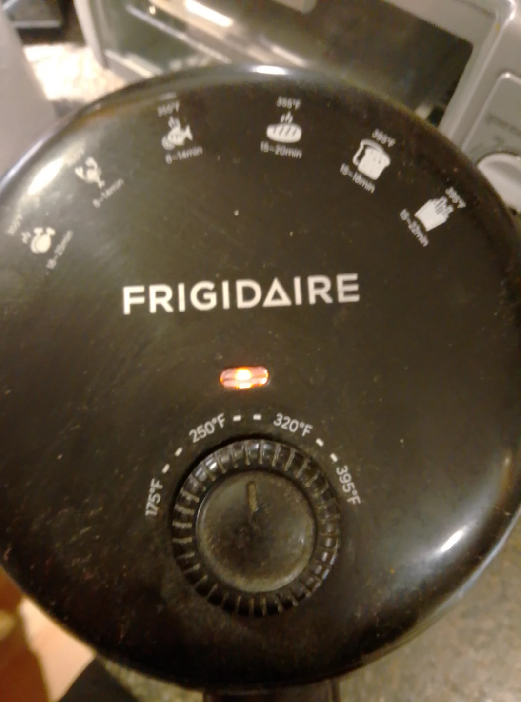 Frigidaire Air Fryer - photo 4