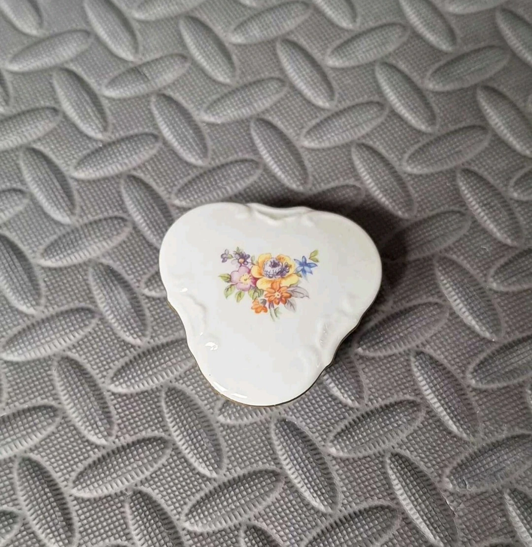 Heart Shaped Ceramic Trinket Box 🌱