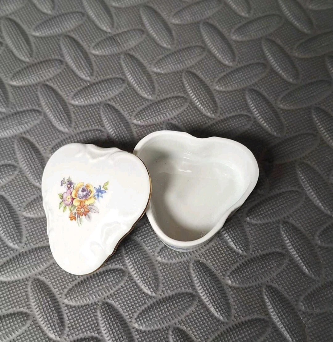 Heart Shaped Ceramic Trinket Box 🌱 - photo 2
