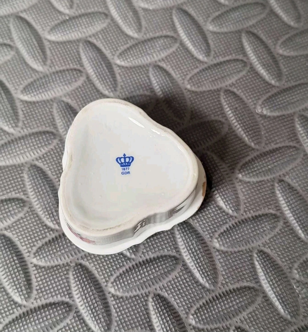 Heart Shaped Ceramic Trinket Box 🌱 - photo 3