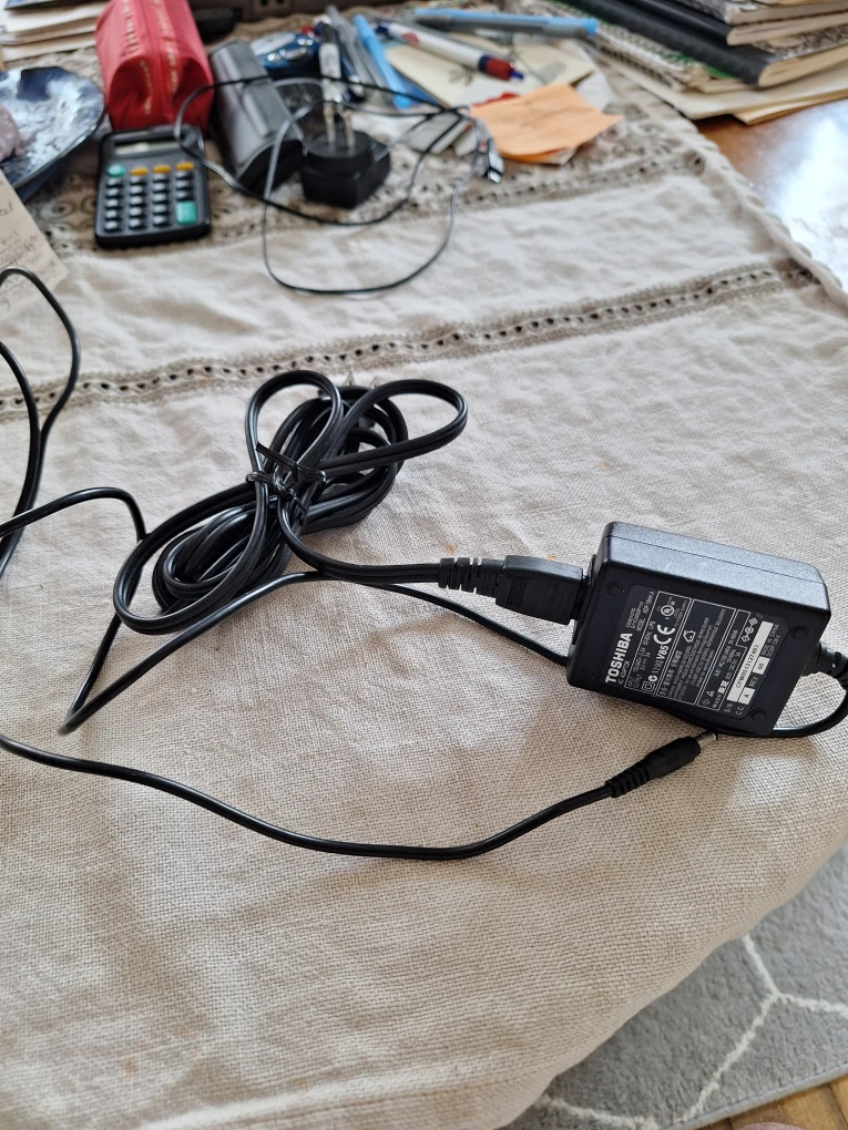 Toshiba AC Adapter Model ADP-15HH A - photo 2