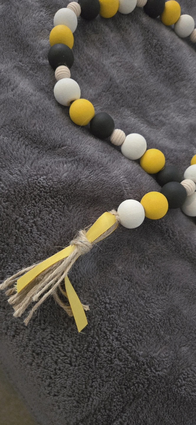 Wood Bead Garland with "Bee Kind" Tag and Tassel. Appr 32" - photo 3