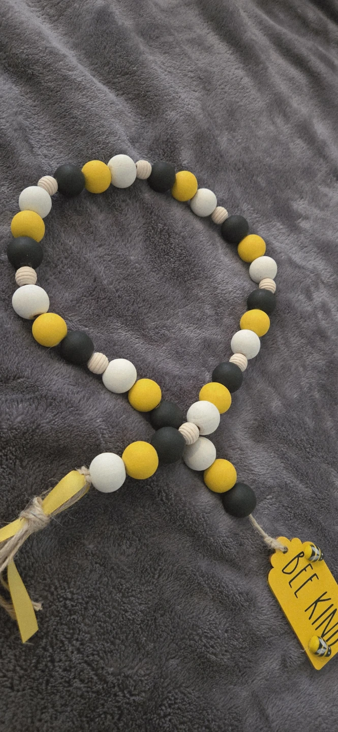 Wood Bead Garland with "Bee Kind" Tag and Tassel. Appr 32" - photo 4