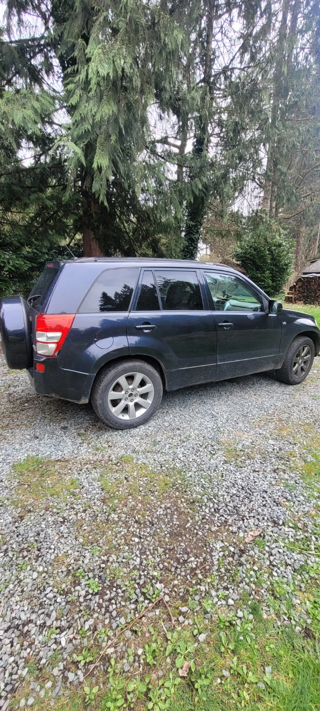Black Suzuki Grand Vitara SUV - photo 3