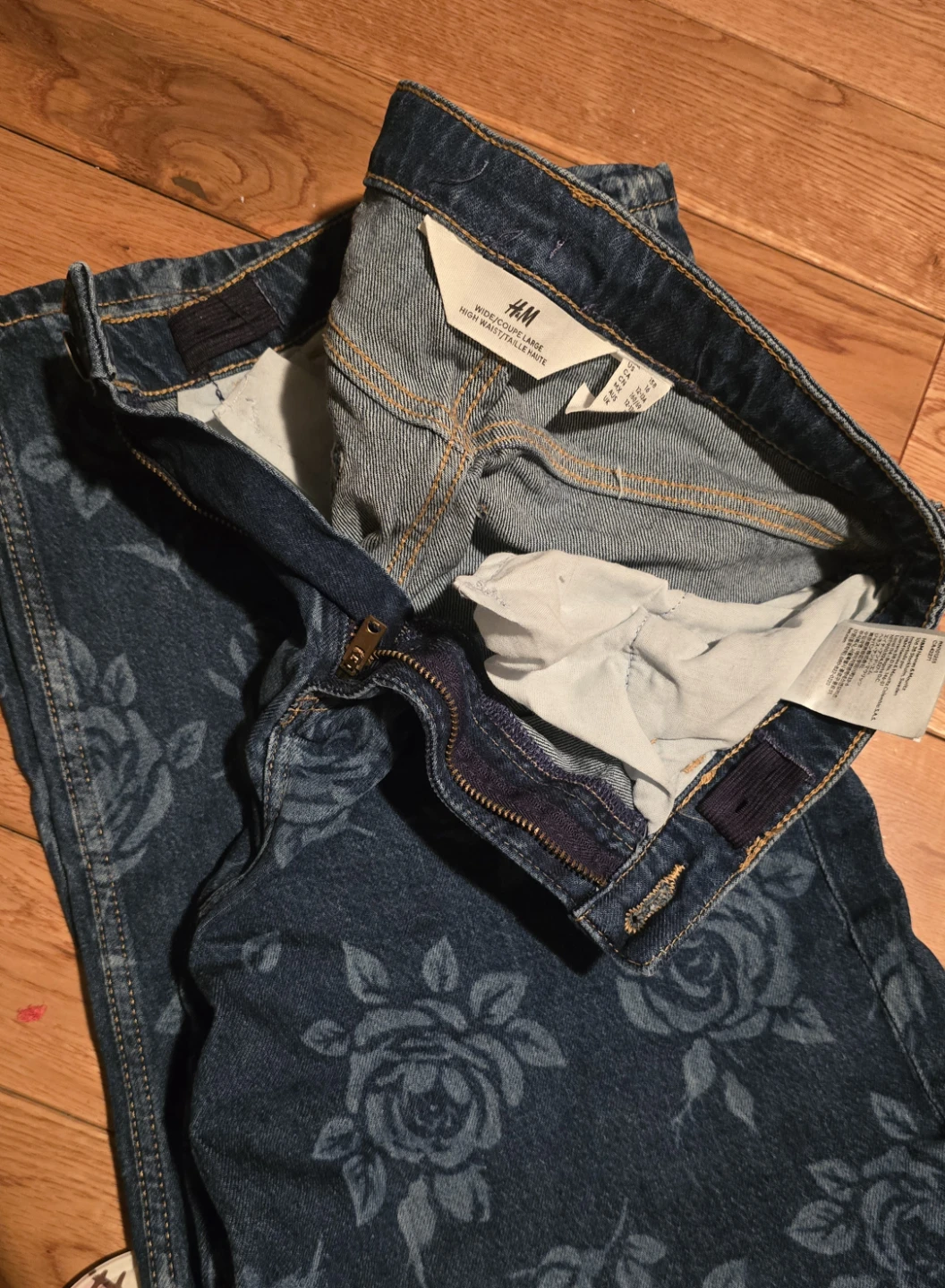 H&M Wide Leg Jeans with Rose Print - photo 3