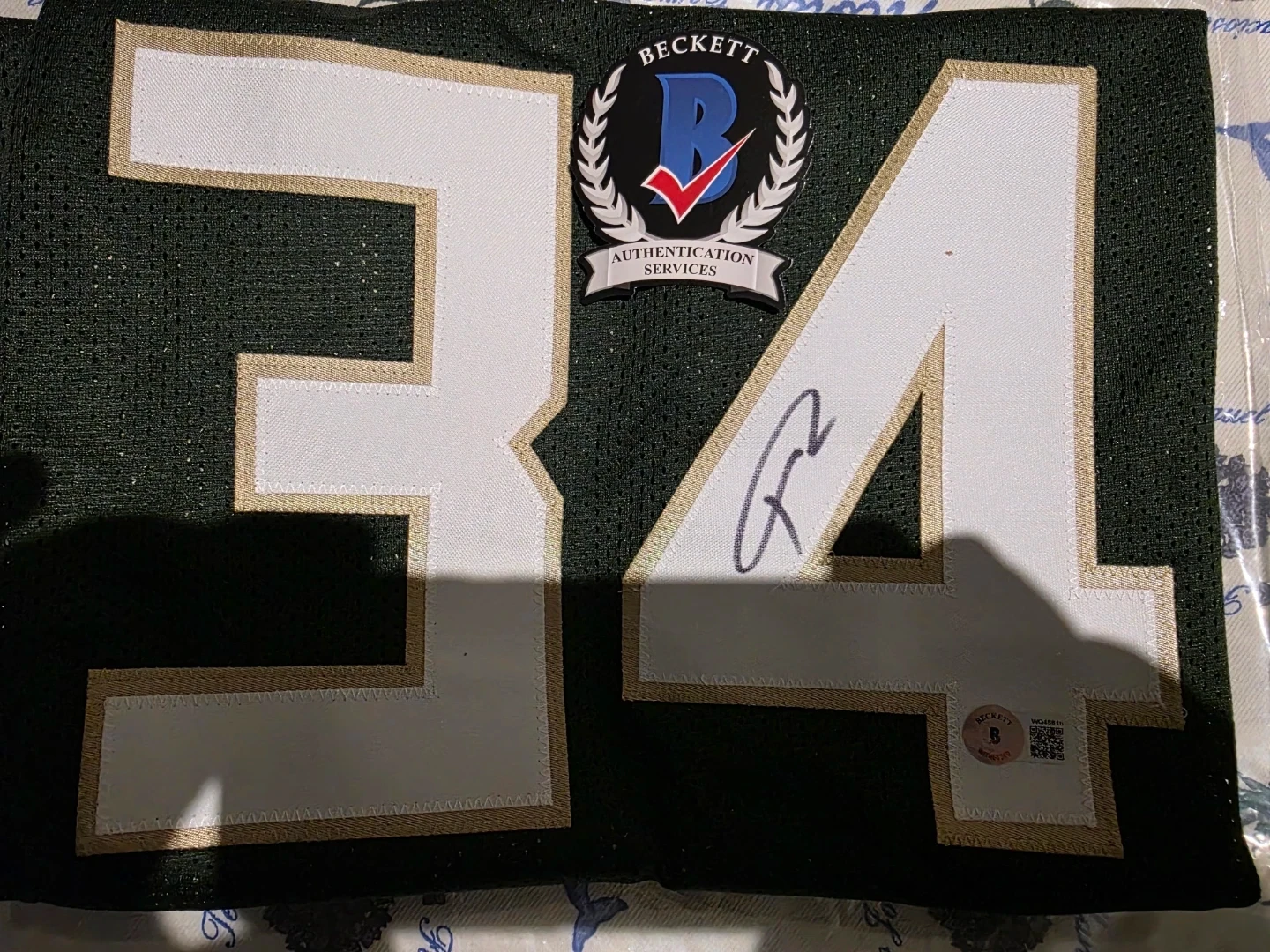 Giannis Antetokounmpo Signed jersey - photo 2
