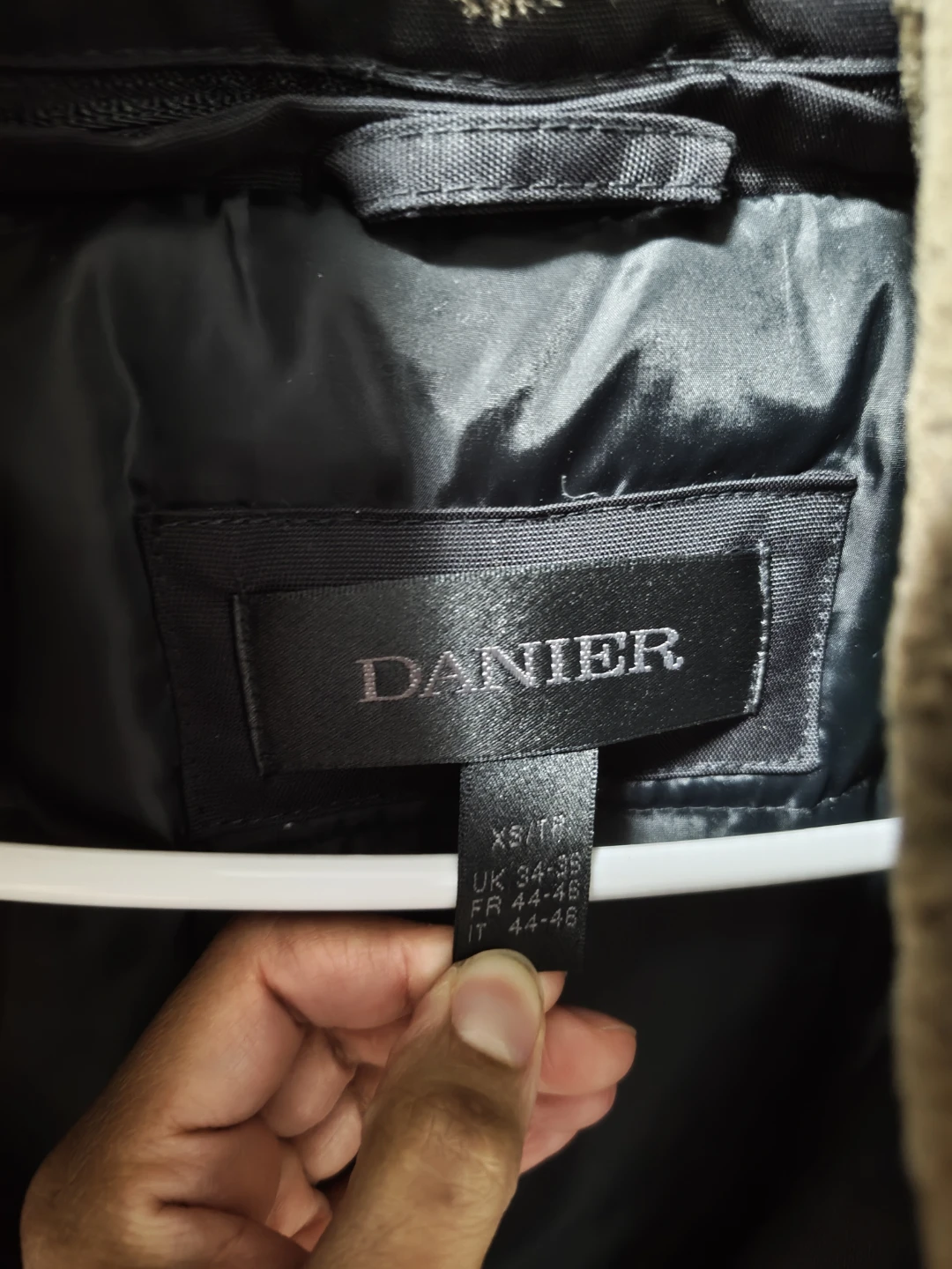 Danier Black Winter Jacket - photo 2